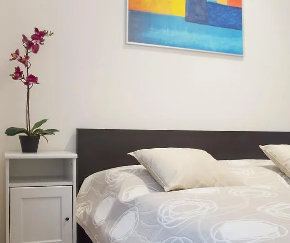 Modern Opatovicka Daire Prag