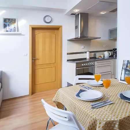 Modern Opatovicka Lejlighed