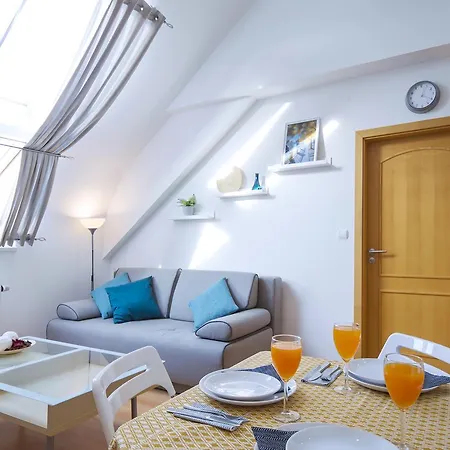 Modern Opatovická Appartement